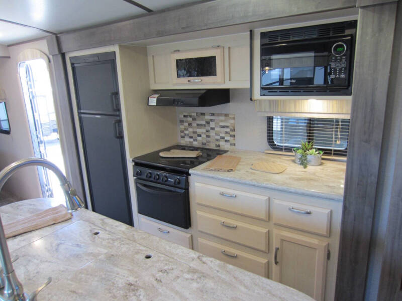 2019 Winnebago MInnie Plus Series 29DDBH