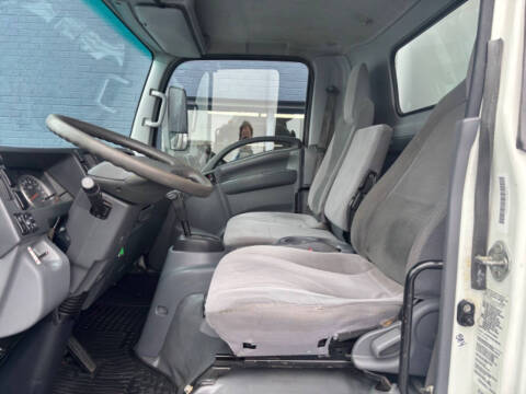 2018 Isuzu NRR 24FT Box Truck