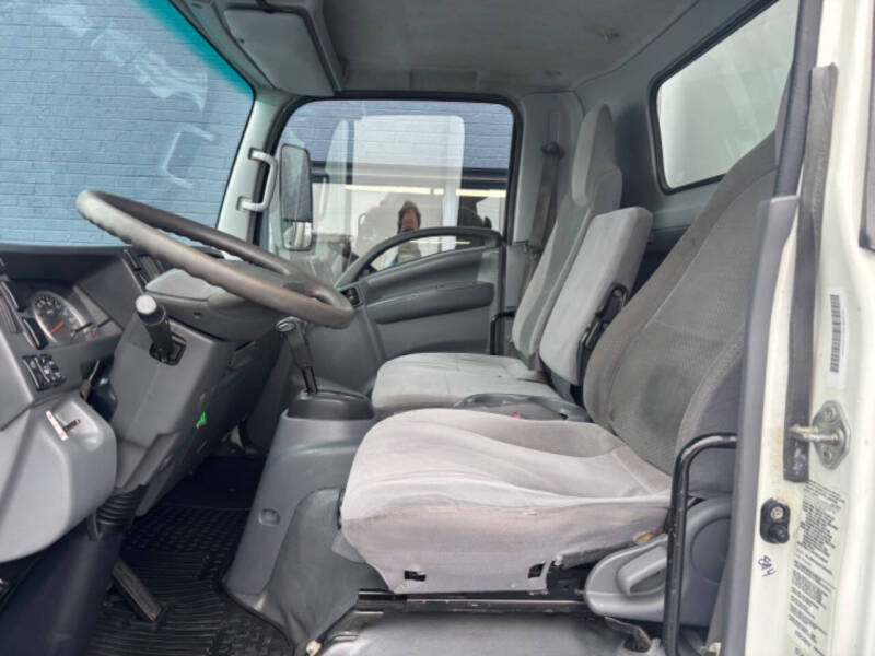 2018 Isuzu NRR 24FT Box Truck