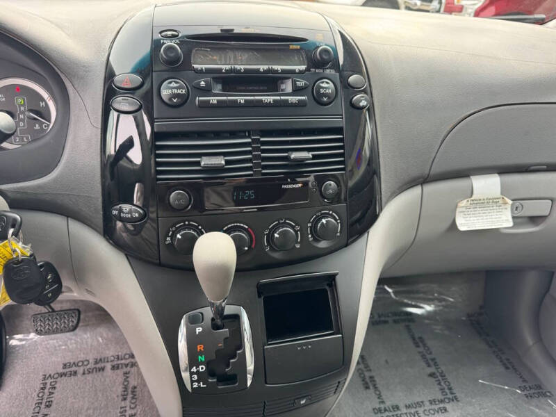 2005 Toyota Sienna LE 7 Passenger