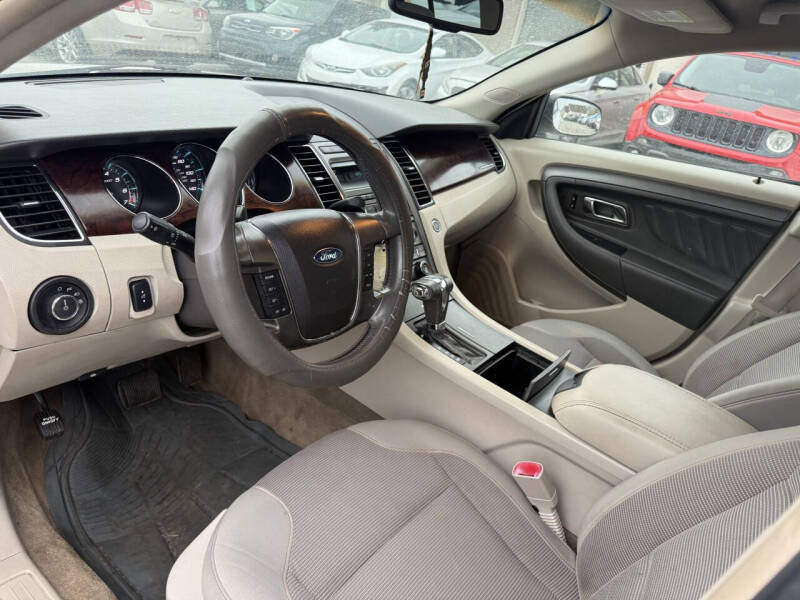 2011 Ford Taurus SEL