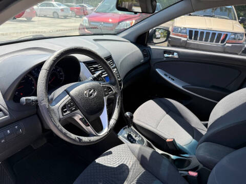 2013 Hyundai Accent SE