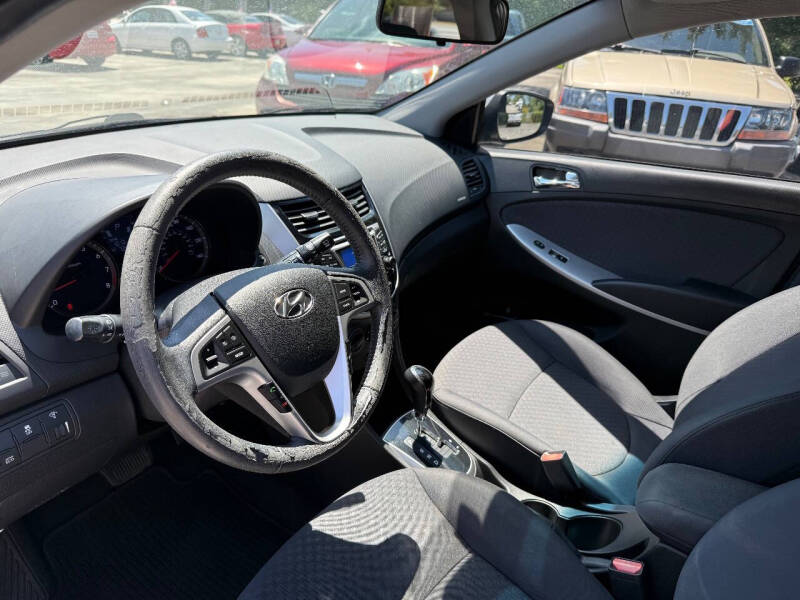 2013 Hyundai Accent SE