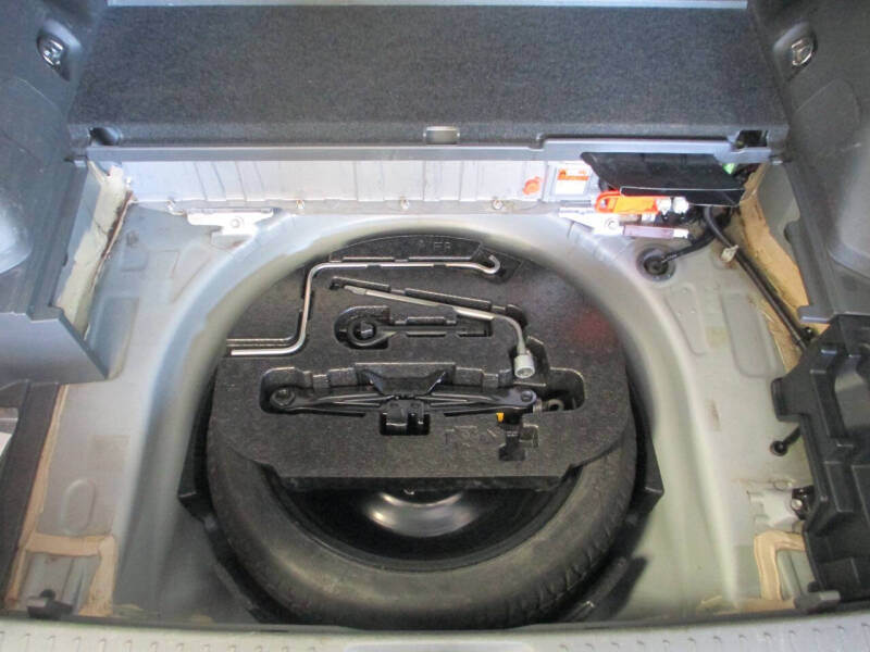 2014 Toyota Prius v Five