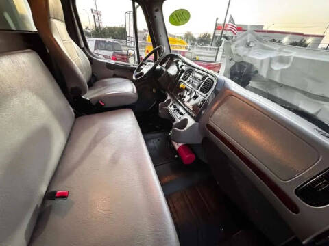 2017 Freightliner M2 106