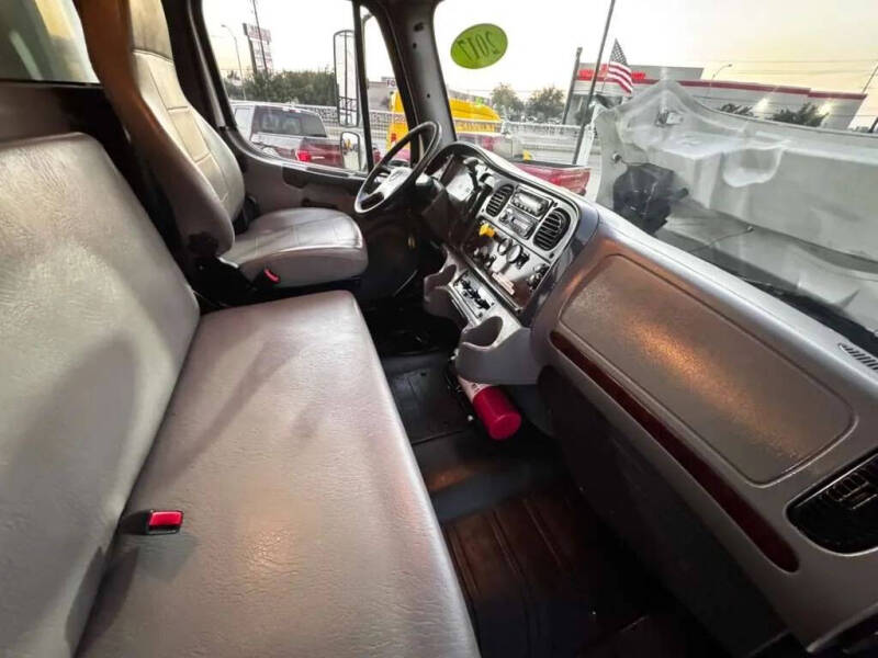 2017 Freightliner M2 106