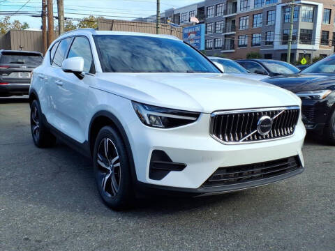 2025 Volvo XC40 B5 Core Bright Theme