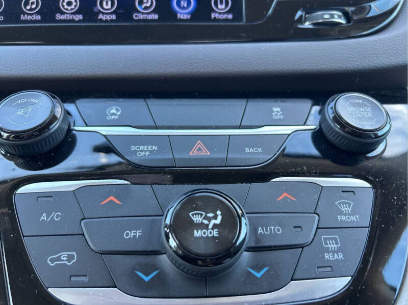 2017 Chrysler Pacifica Touring-L