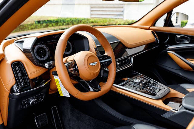 2025 Aston Martin DBX 707