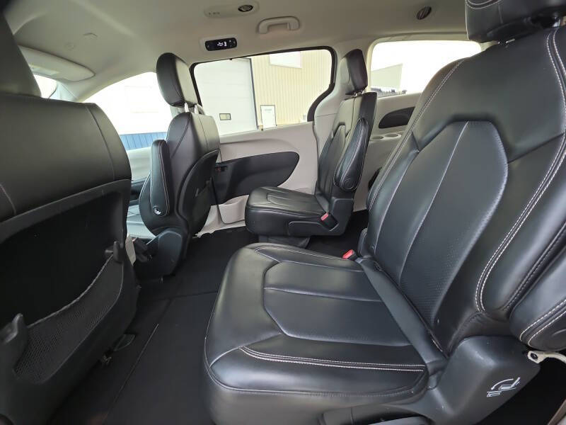 2020 Chrysler Voyager LXi