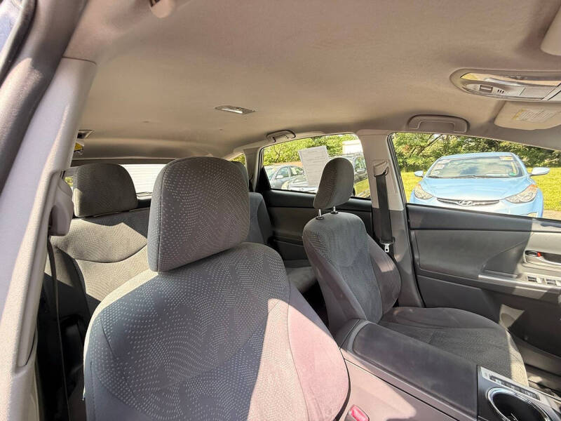 2013 Toyota Prius v Two