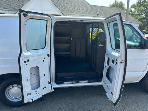 2003 Ford E-Series E-150 Base