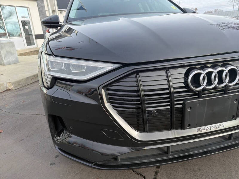 2021 Audi e-tron quattro Premium