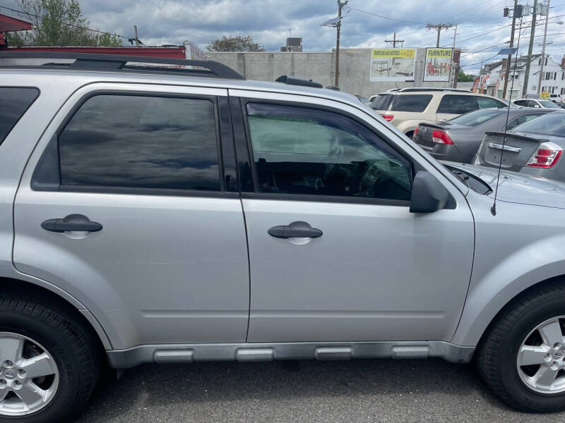 2010 Ford Escape XLT photo 4