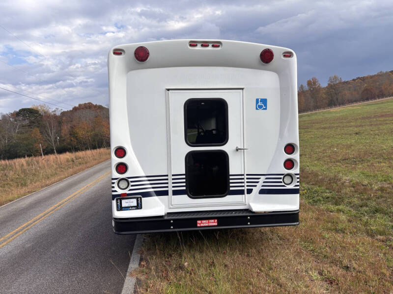 2017 Ford E-Series E-450 SD