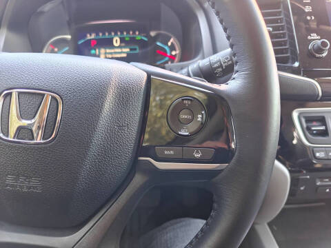 2020 Honda Pilot Touring w/Rear Captain's Chairs