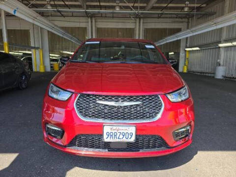 2025 Chrysler Pacifica Select