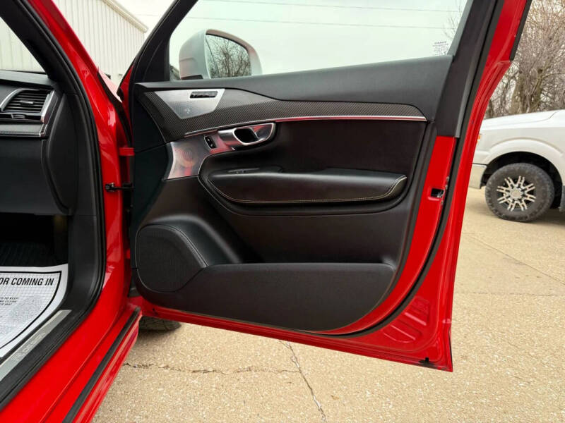 2017 Volvo XC90 T6 R-Design