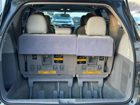2014 Toyota Sienna LE 7-Passenger