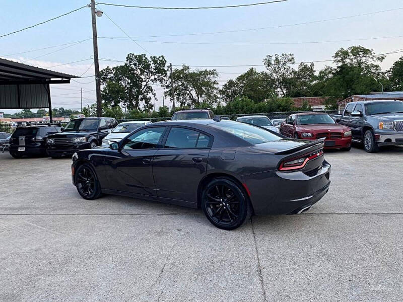 2017 Dodge Charger SXT