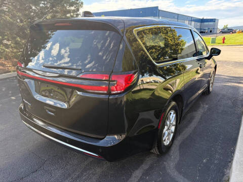 2024 Chrysler Pacifica Touring L