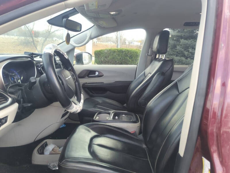 2020 Chrysler Voyager LXi