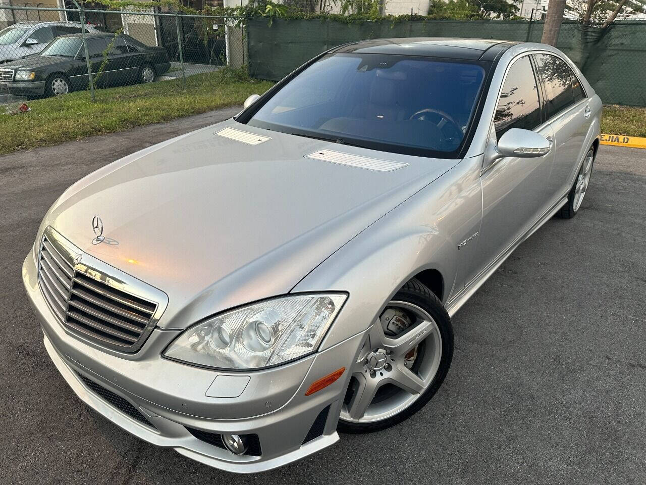 2007 Mercedes-Benz S-Class Sedan - $27,900