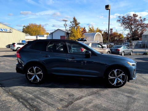 2025 Volvo XC60 B5 Ultra Dark Theme