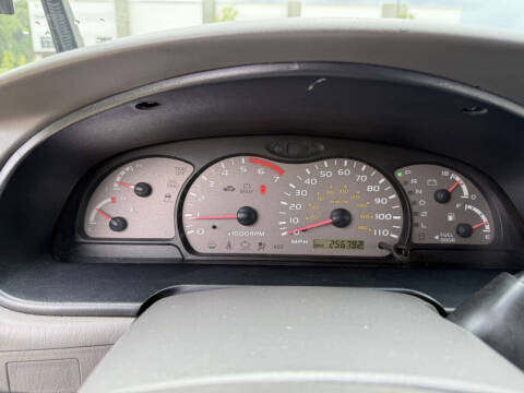 2004 Toyota Sequoia SR5