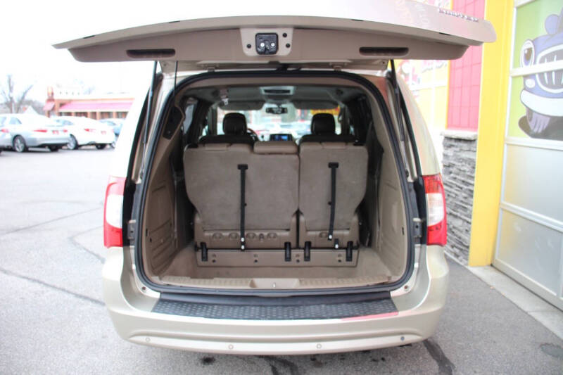 2013 Chrysler Town and Country Limited