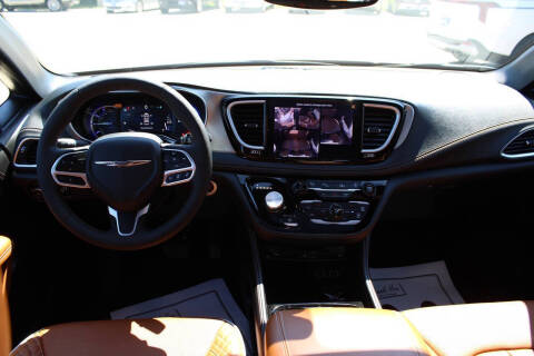 2025 Chrysler Pacifica Plug-In Hybrid Pinnacle