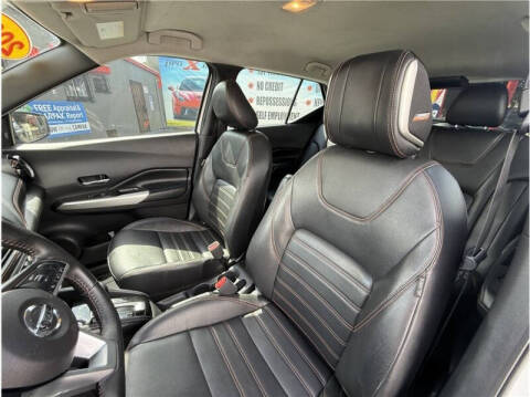 2020 Nissan Kicks SR