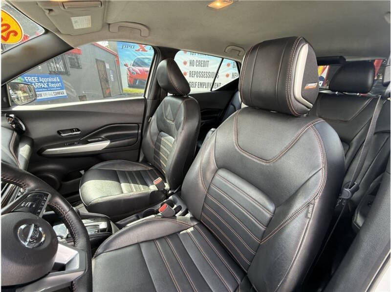 2020 Nissan Kicks SR