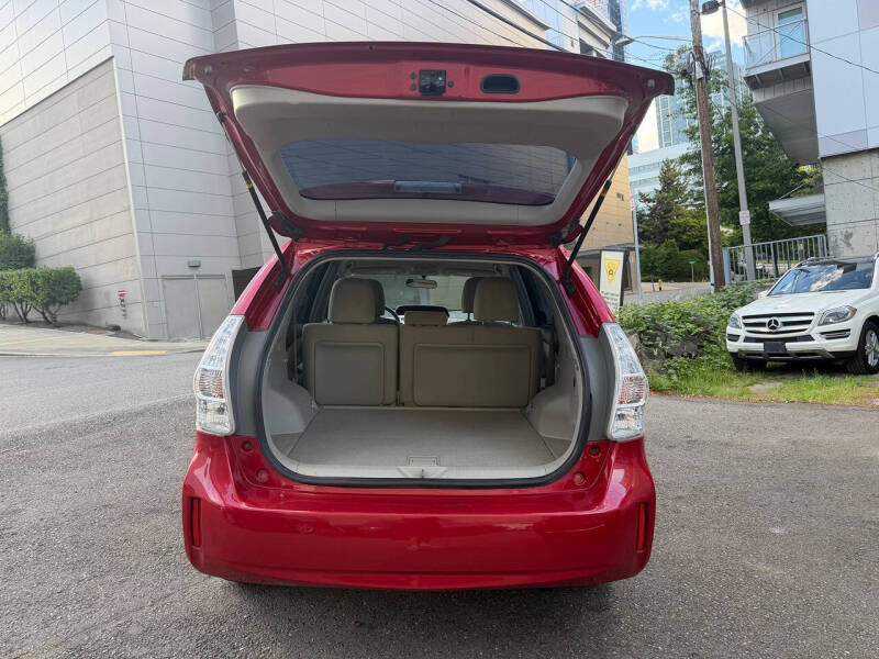 2012 Toyota Prius v Two