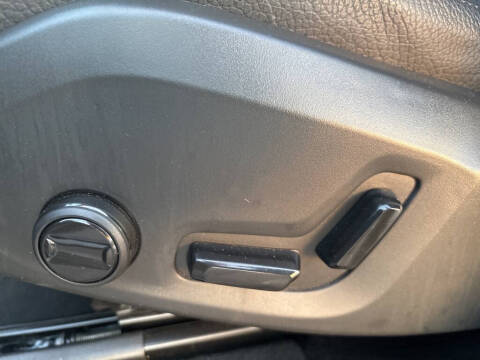 2025 Volvo XC60 B5 Plus Dark Theme