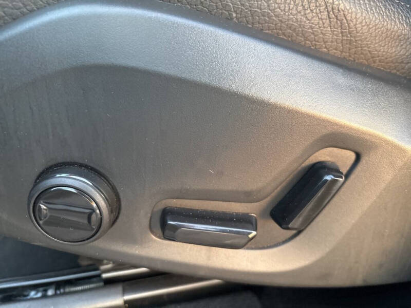 2025 Volvo XC60 B5 Plus Dark Theme