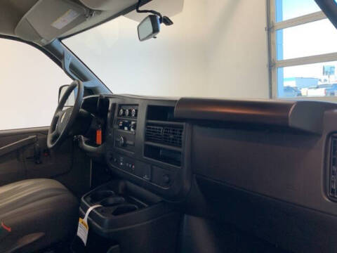 2025 Chevrolet Express 3500