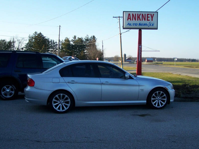 2011 BMW 3 Series 328i photo 3