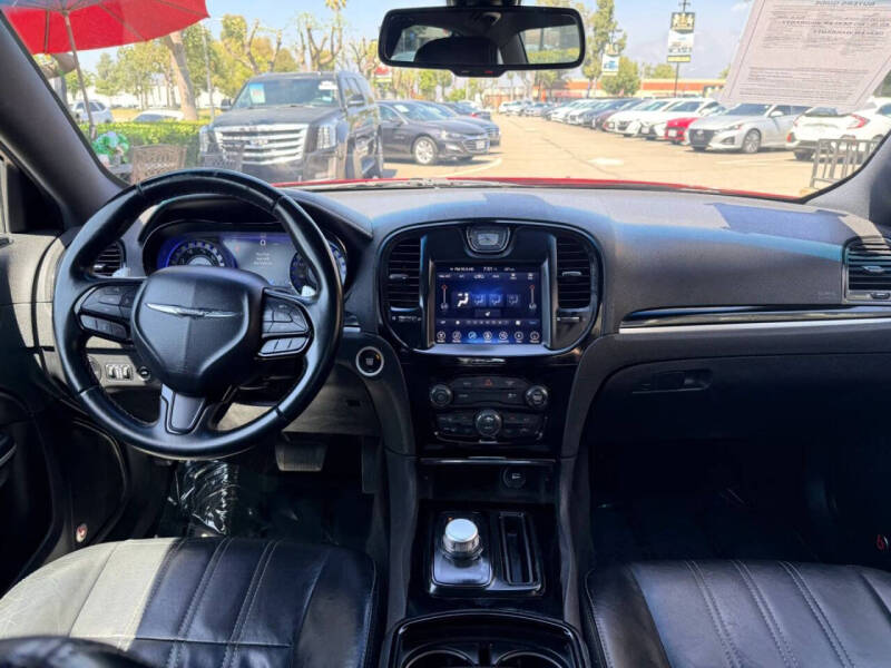 2017 Chrysler 300