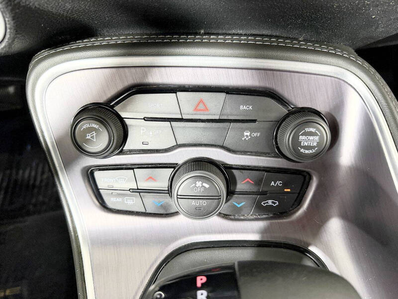 2015 Dodge Challenger SXT