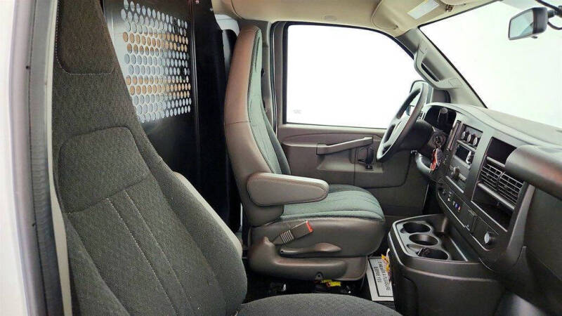 2025 Chevrolet Express 2500