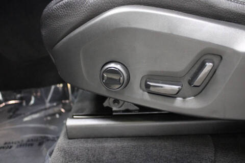 2022 Volvo XC90 T6 Momentum 6-Passenger