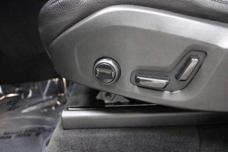 2022 Volvo XC90 T6 Momentum 6-Passenger