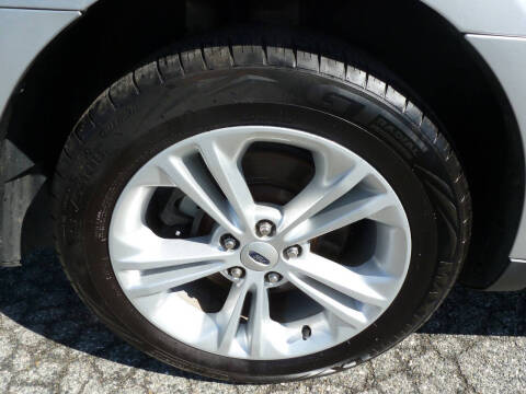 2017 Ford Taurus SEL