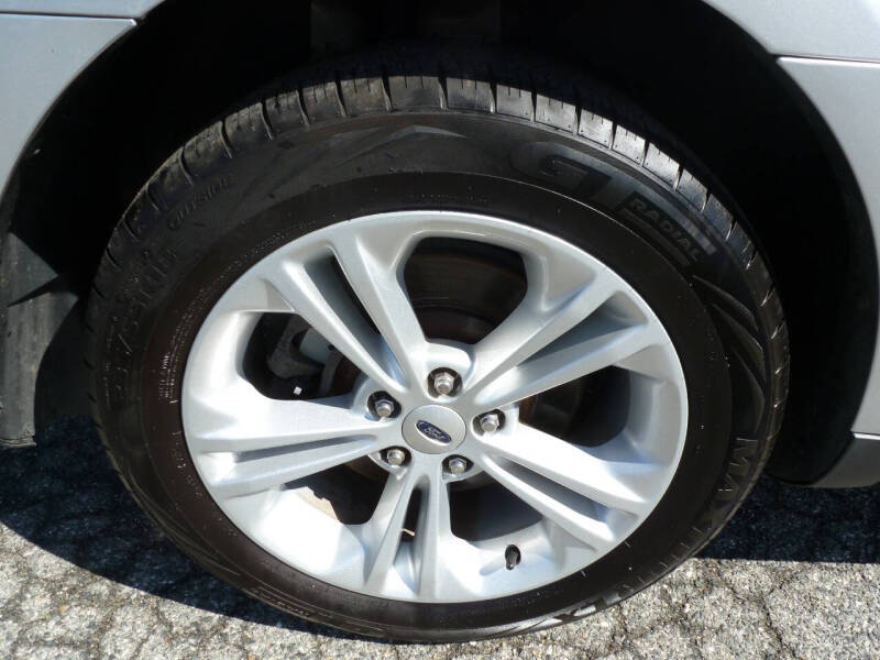 2017 Ford Taurus SEL