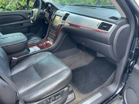 2011 Cadillac Escalade Premium