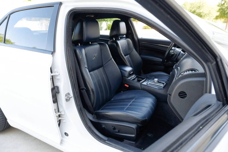 2016 Chrysler 300