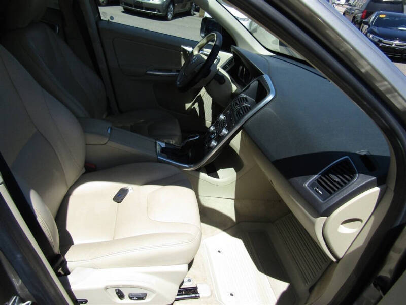 2016 Volvo XC60 T5 Premier