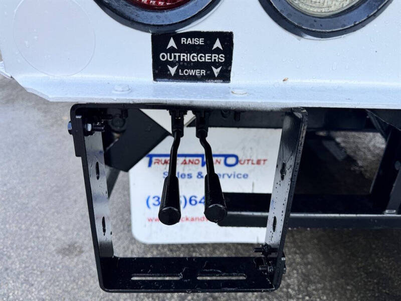 2019 Freightliner M2 106