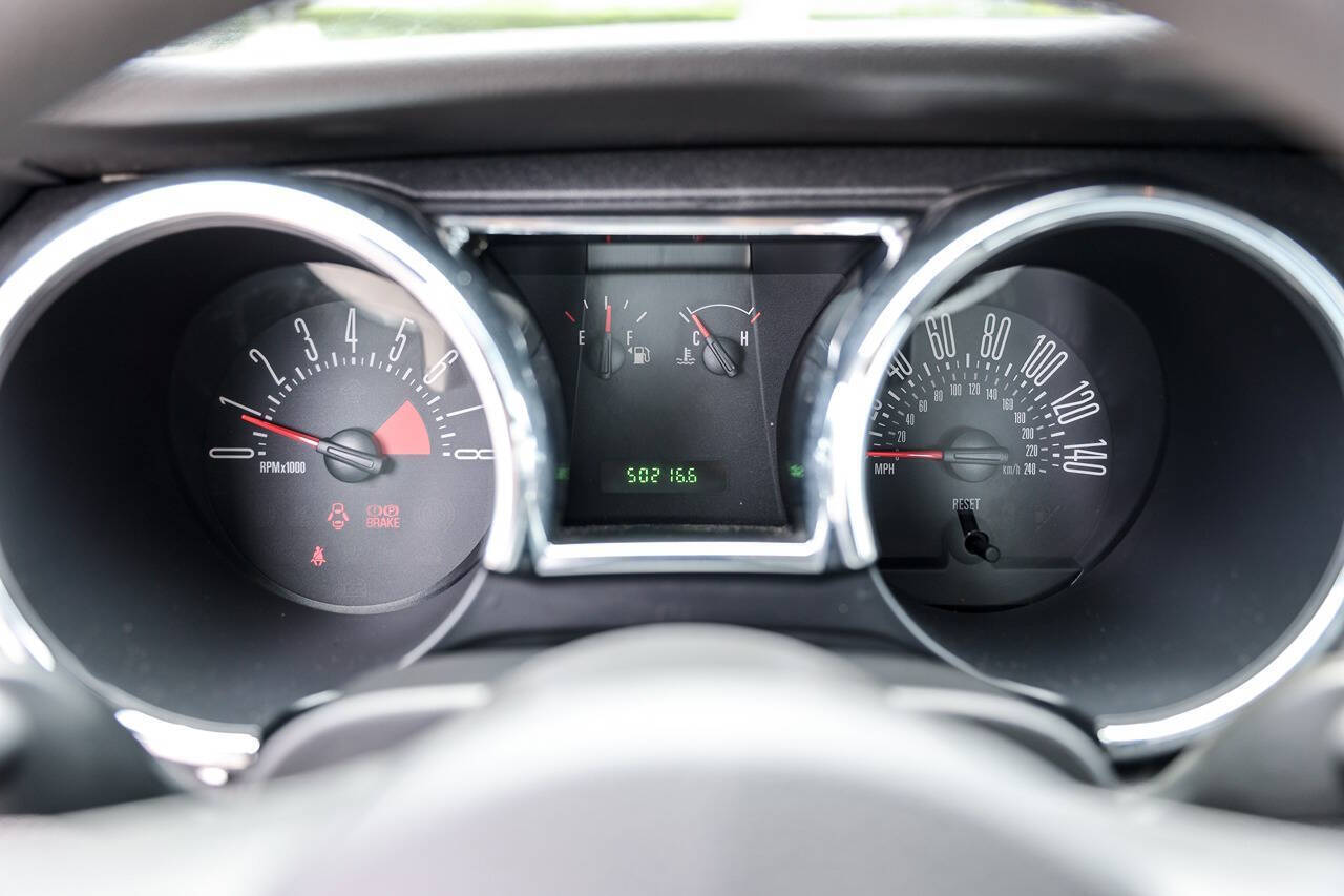 2006 Ford Mustang 35